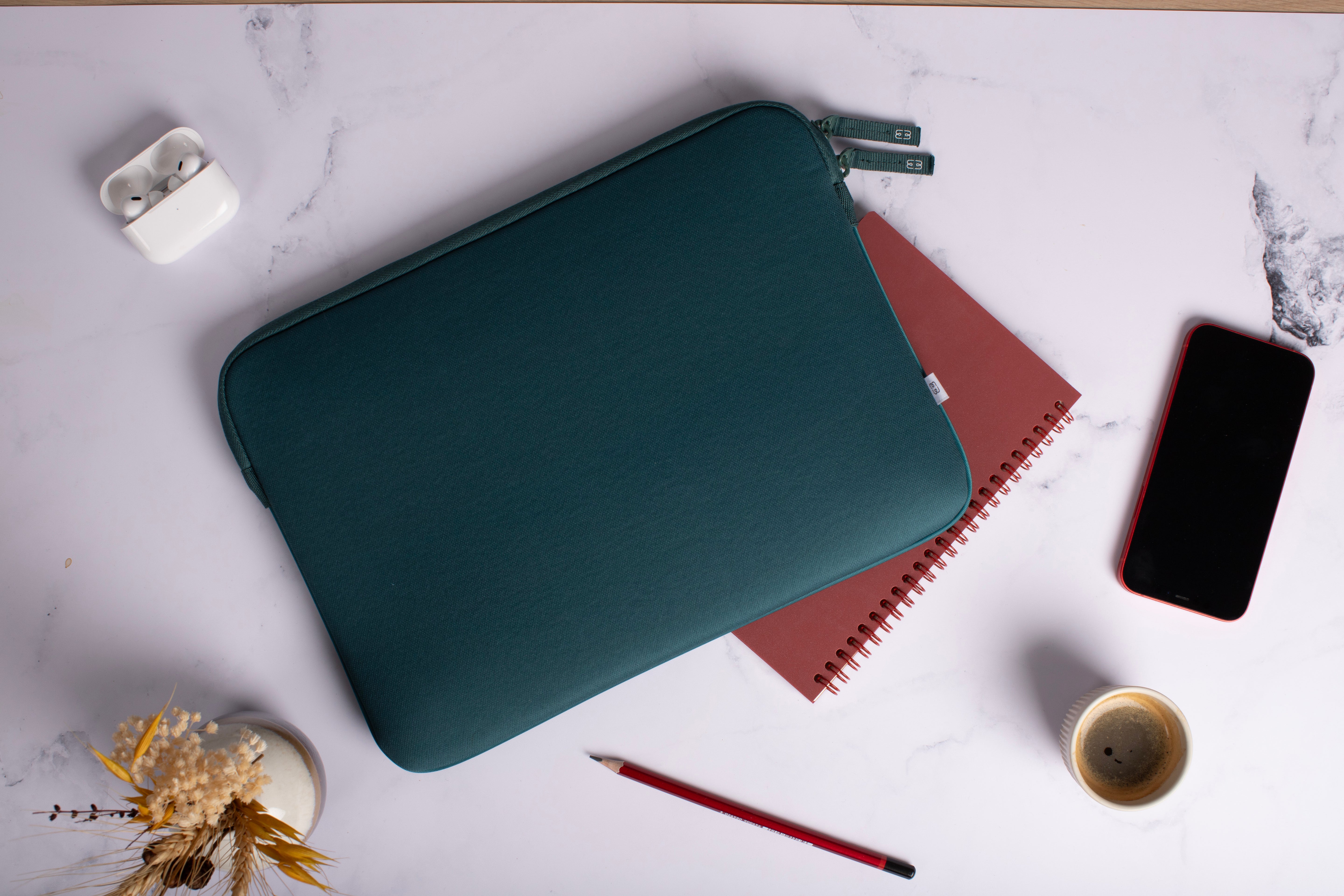 MacBook Air 15 Basics ²Life Green/White Sleeve