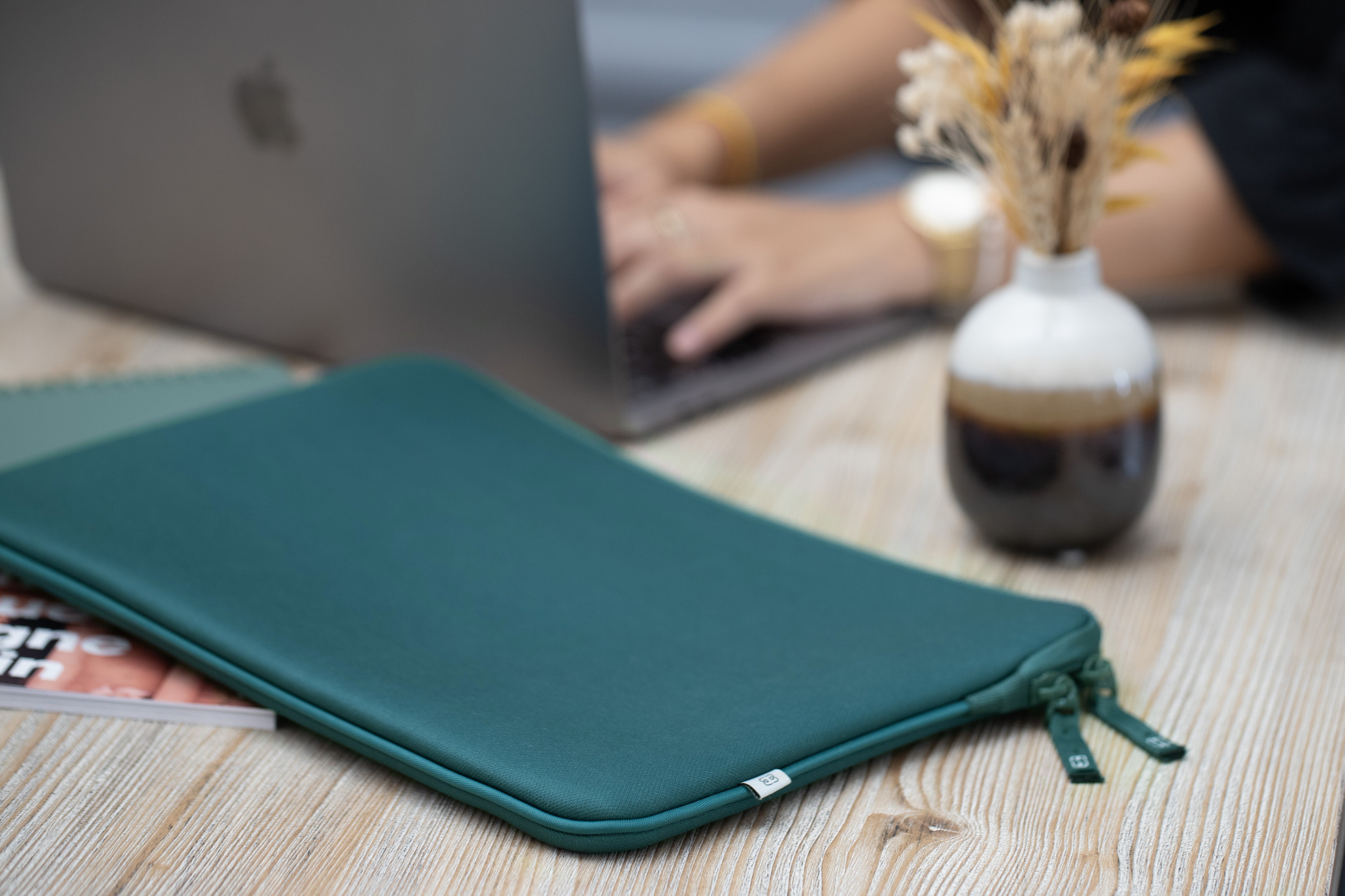 MacBook Air 15 Basics ²Life Green/White Sleeve