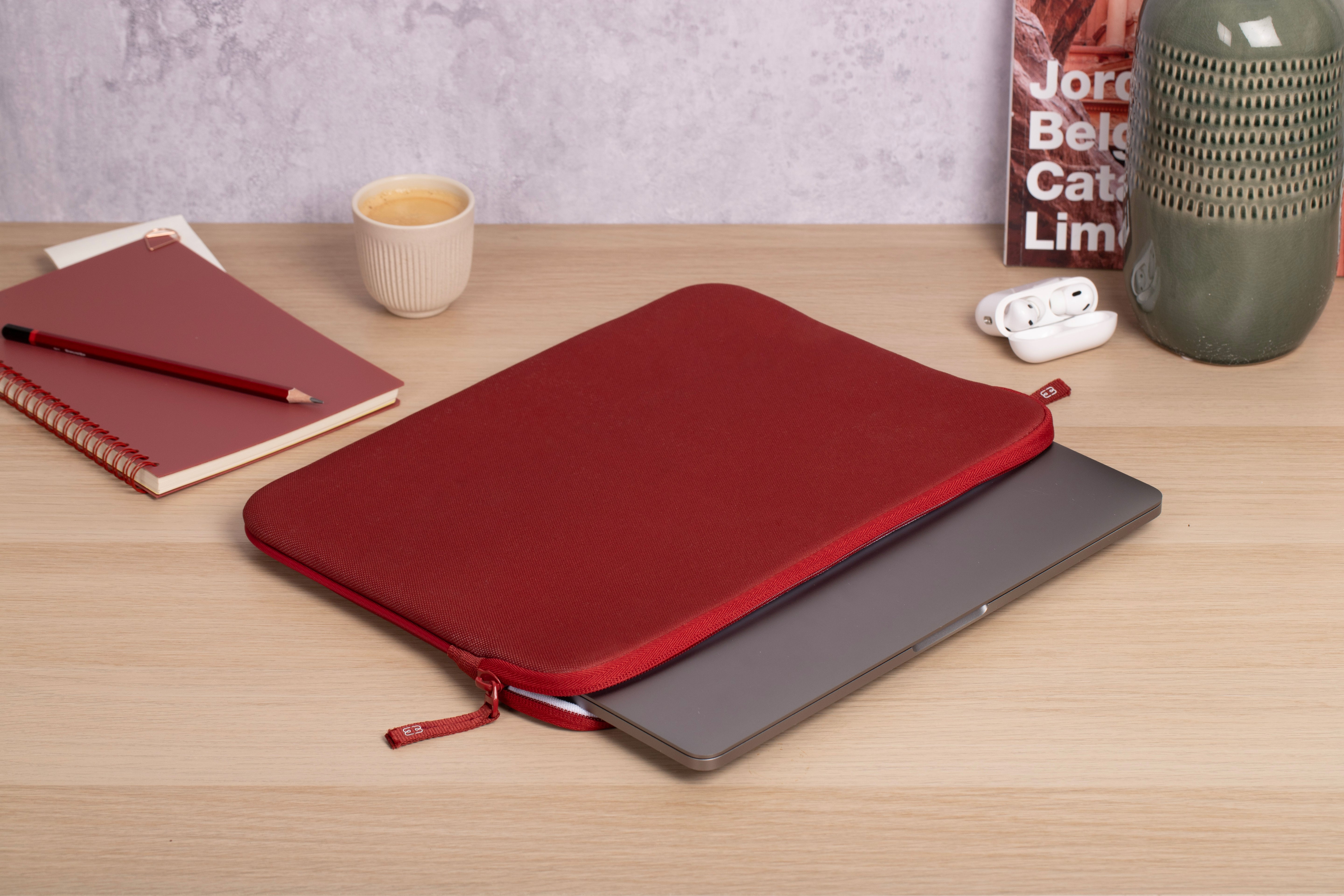 MacBook Air 15 Basics ²Life Red/White Sleeve