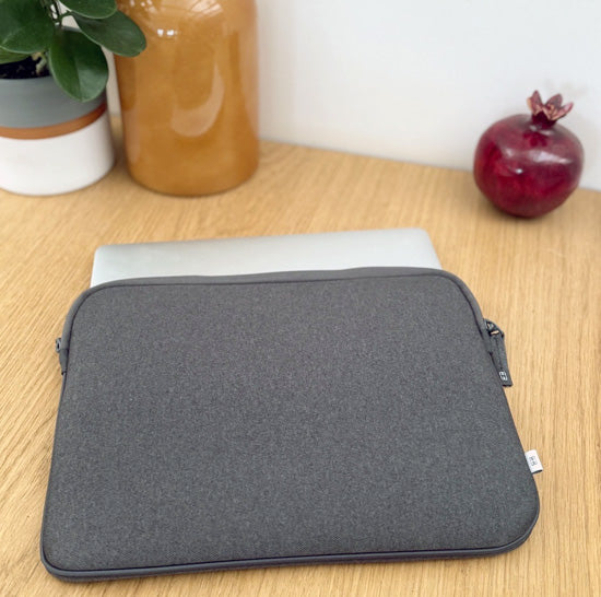 MacBook Air 15 Shade ²Life Anthracite Sleeve